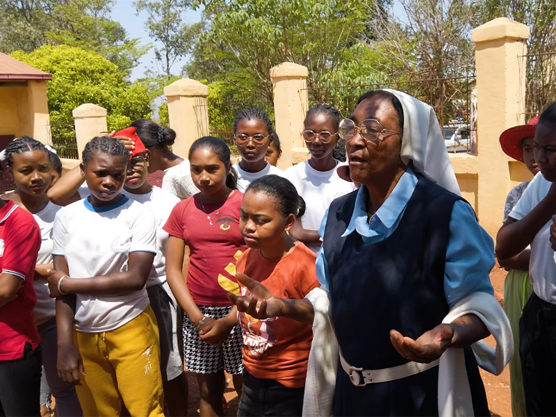 Lire la suite à propos de l’article Solidarité Madagascar : 30 ans d’actions solidaire  en faveur du développement rural 🎥